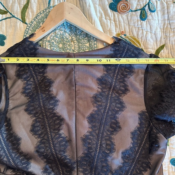 Black Lace Top Perfect for Formal Events - Picture 5 of 8